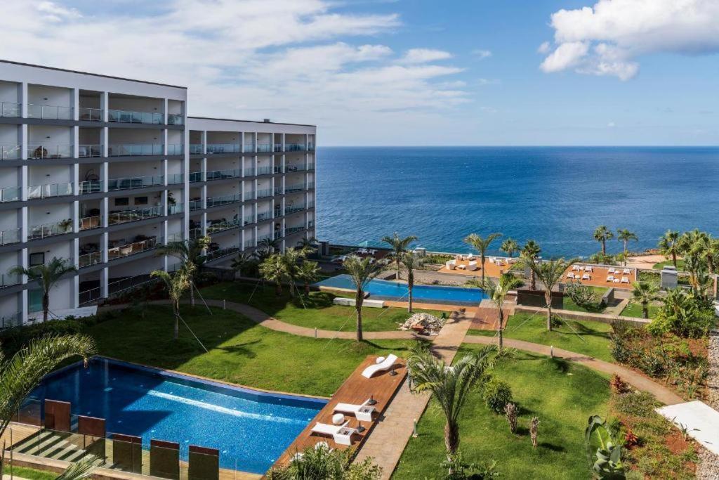 Lux First Row Madeira Palace By Madeira * Funchal (Madeira)